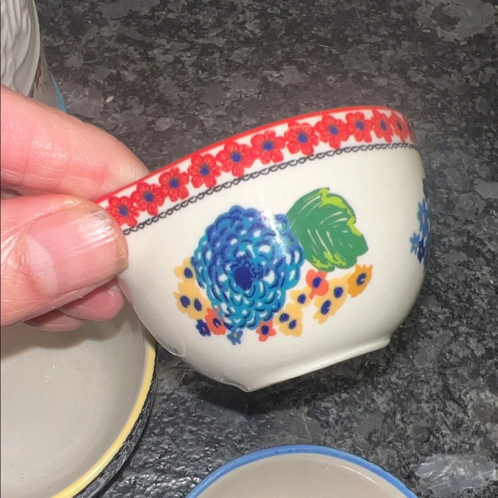 Pioneer Woman ceramic Floral Utensil Holder and Measuring Cups Set. 5.5” tall.